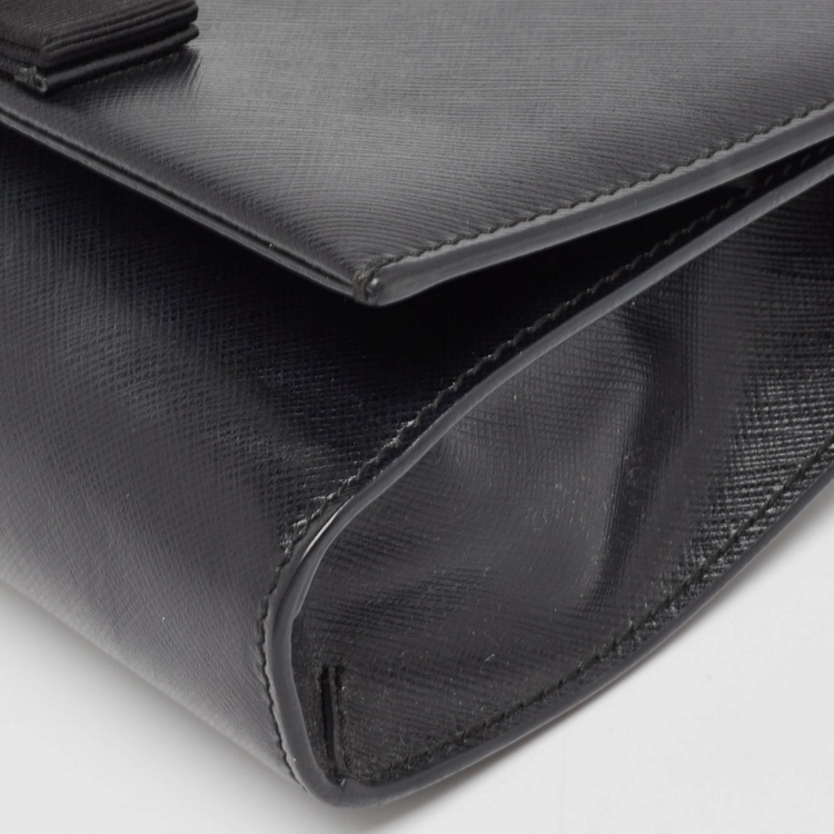 Pre Owned Salvatore Ferragamo Black Leather Vara Bow Chain Clutch