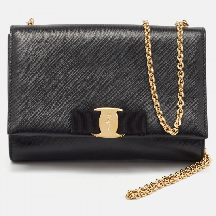 Pre Owned Salvatore Ferragamo Black Leather Vara Bow Chain Clutch