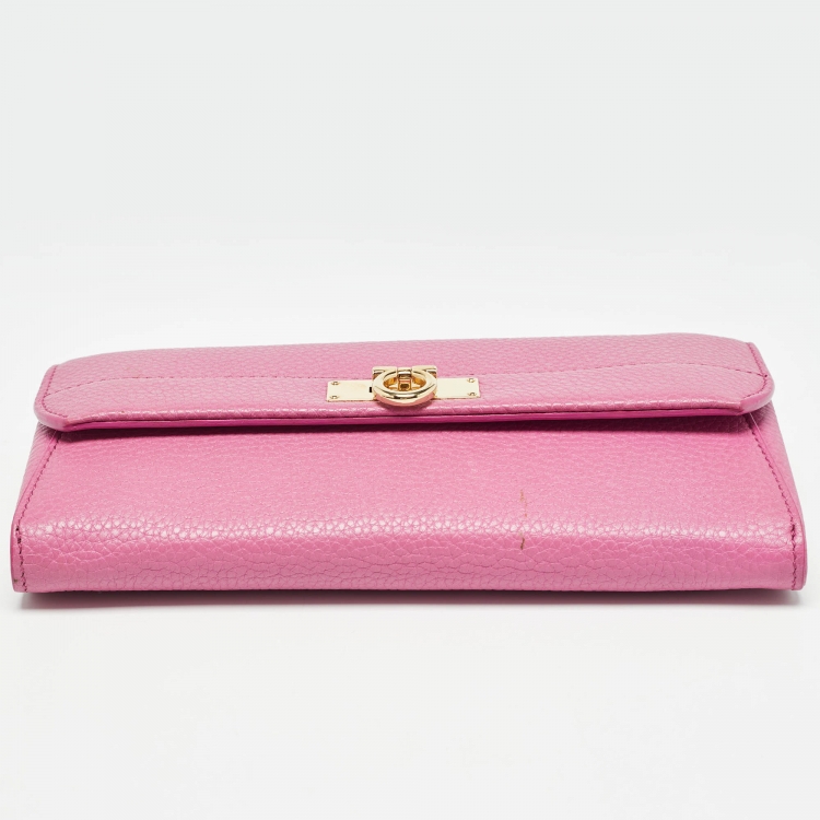 Pre Owned Salvatore Ferragamo Pink Leather Gancio Flap Chain Clutch