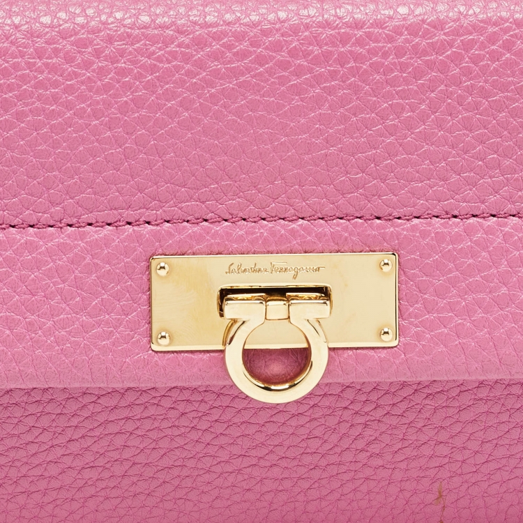 Pre Owned Salvatore Ferragamo Pink Leather Gancio Flap Chain Clutch