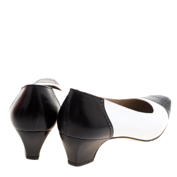 Pre Owned Salvatore Ferragamo Black and White Leather Cap Toe Pumps Size 38