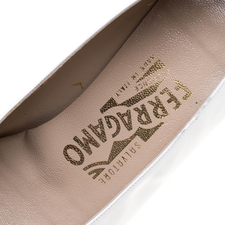 Pre Owned Salvatore Ferragamo Black and White Leather Cap Toe Pumps Size 38