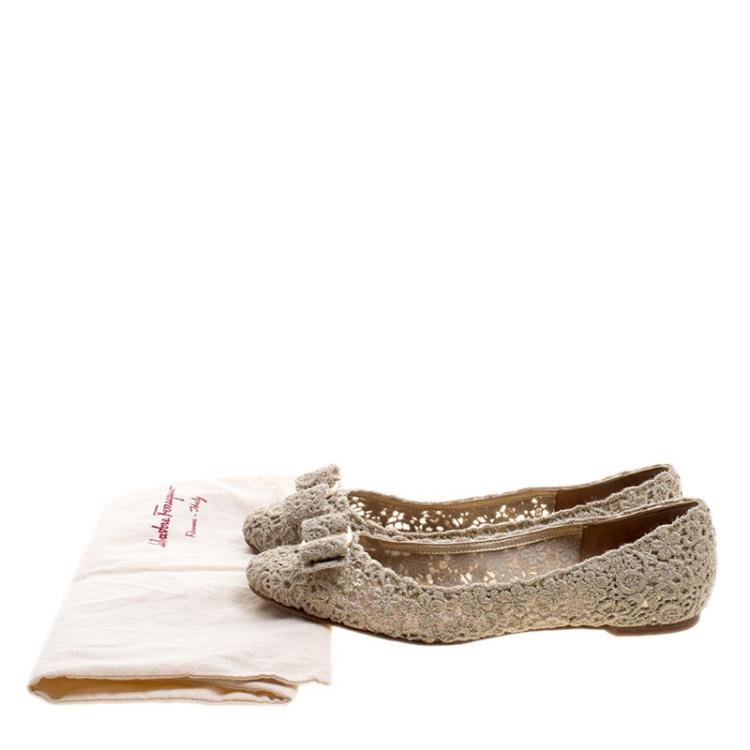 Pre Owned Salvatore Ferragamo Beige Lace Bombay Ballet Flats Size 37.5