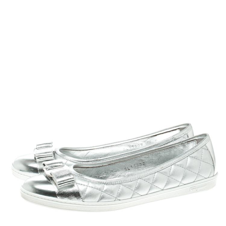 Pre Owned Salvatore Ferragamo Metallic Silver Quilted Leather Rufina Sneaker Ballet Flats Size 37.5