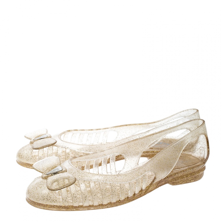 مملوكة مسبقًا Salvatore Ferragamo Transparent Glitter Jelly Spiffy Bow Detail Flats Size 37.5