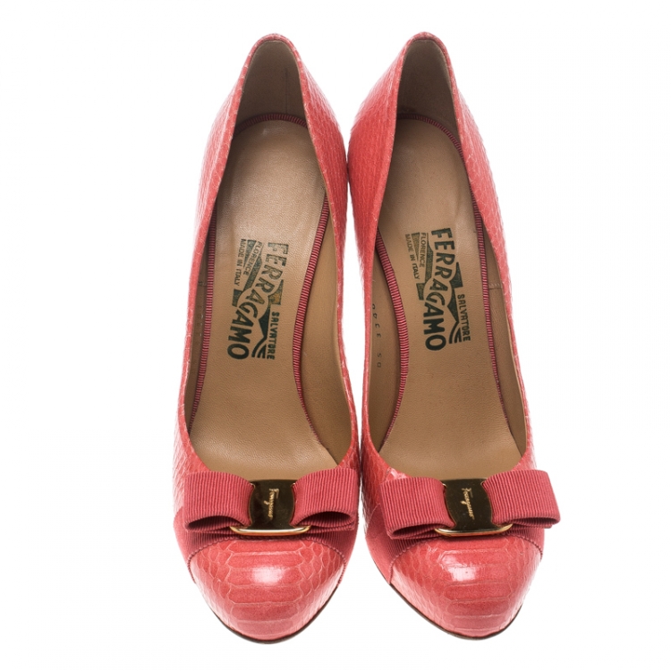 Pre Owned Salvatore Ferragamo Coral Pink Python Carla Vara Bow Pumps Size 39
