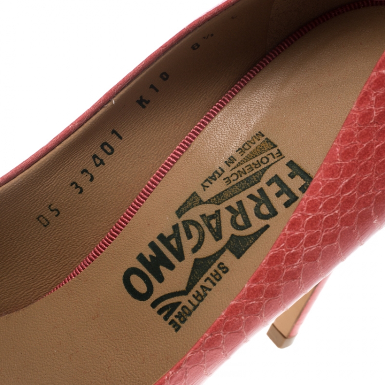 Pre Owned Salvatore Ferragamo Coral Pink Python Carla Vara Bow Pumps Size 39