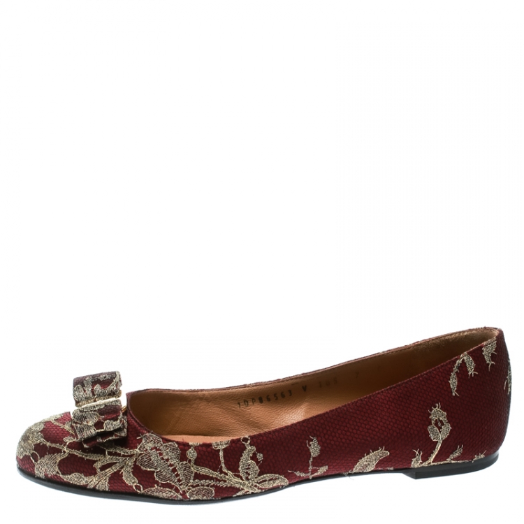 Pre Owned Salvatore Ferragamo Bordeaux Satin And Lace Tarita Ballet Flats Size 37.5