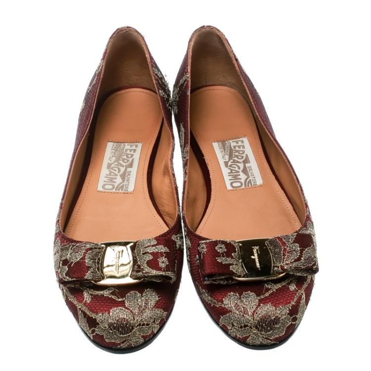 Pre Owned Salvatore Ferragamo Bordeaux Satin And Lace Tarita Ballet Flats Size 37.5