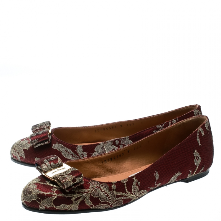 Pre Owned Salvatore Ferragamo Bordeaux Satin And Lace Tarita Ballet Flats Size 37.5