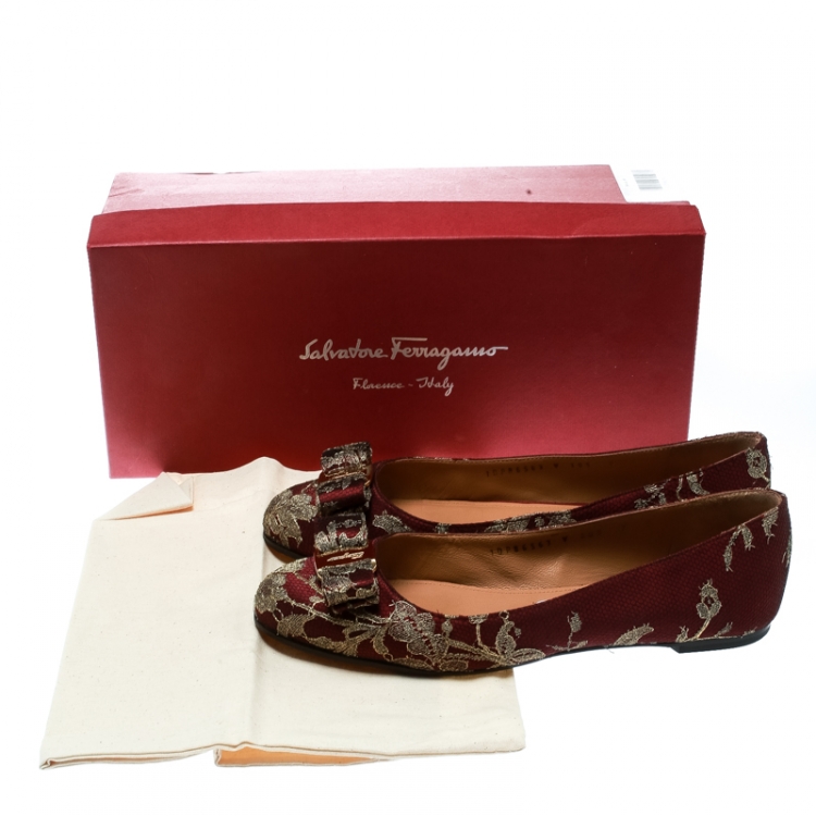 Pre Owned Salvatore Ferragamo Bordeaux Satin And Lace Tarita Ballet Flats Size 37.5