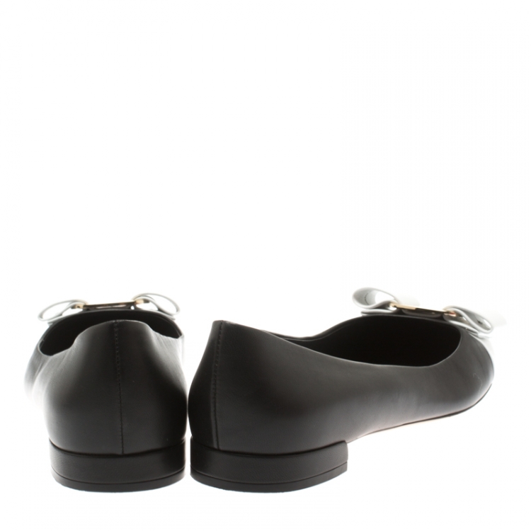 Pre Owned Salvatore Ferragamo Monochrome Leather Varina Ballet Flats Size 39