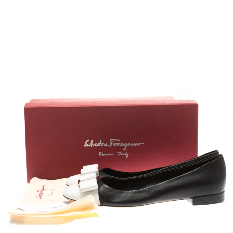 Pre Owned Salvatore Ferragamo Monochrome Leather Varina Ballet Flats Size 39