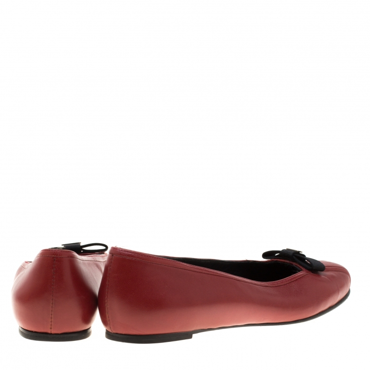 Pre Owned Salvatore Ferragamo Red Pleated Leather Bow Detail Ballet Flats Size 36.5