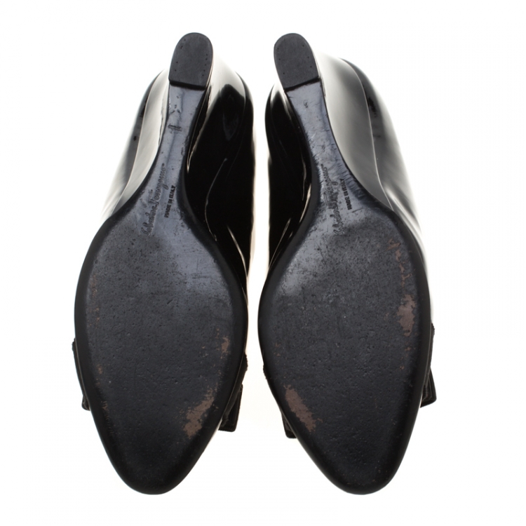 Pre Owned Salvatore Ferragamo Black Patent Leather Flo Vara Bow Wedge Pumps Size 36.5