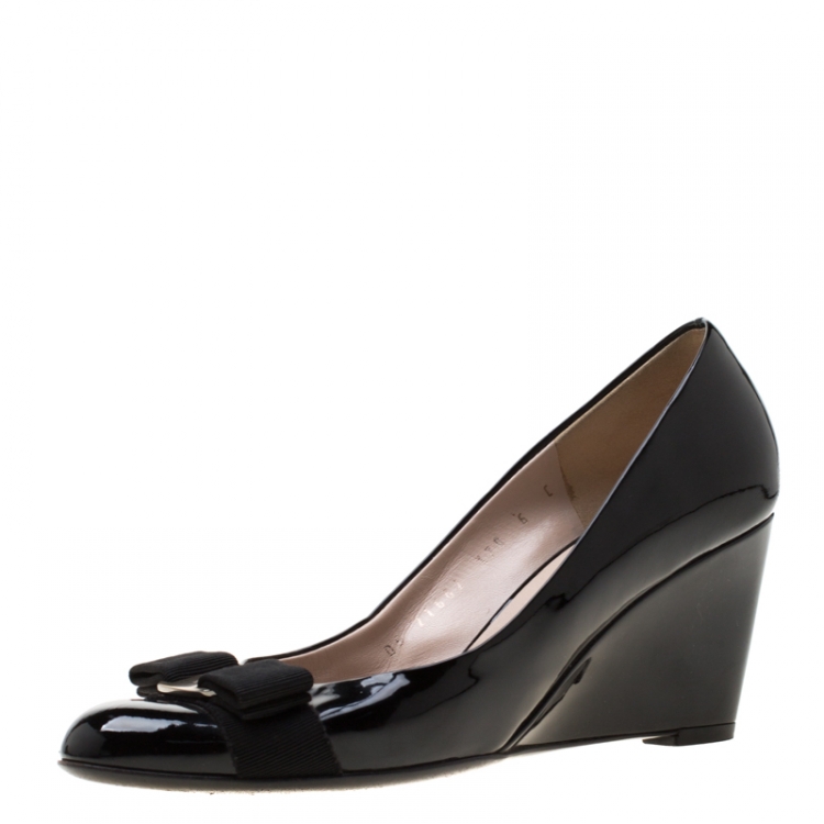 Pre Owned Salvatore Ferragamo Black Patent Leather Flo Vara Bow Wedge Pumps Size 36.5