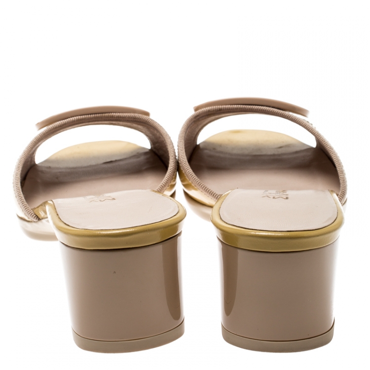 Pre Owned Salvatore Ferragamo Beige Patent Leather Block Heel Slides Size 35