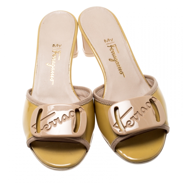 Pre Owned Salvatore Ferragamo Beige Patent Leather Block Heel Slides Size 35