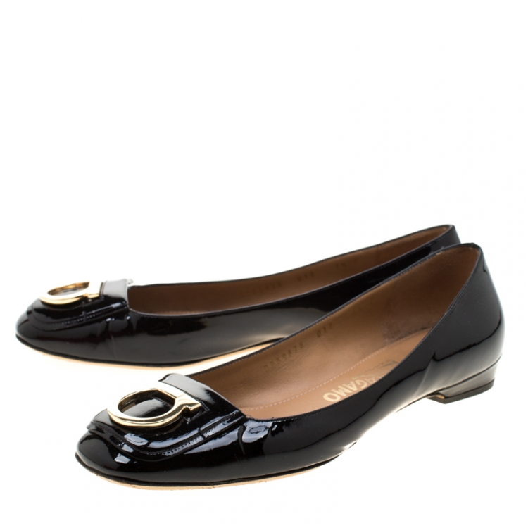 مملوكة مسبقًا Salvatore Ferragamo Black Patent Leather Rebi Gancio Buckle Ballet Flats Size 38