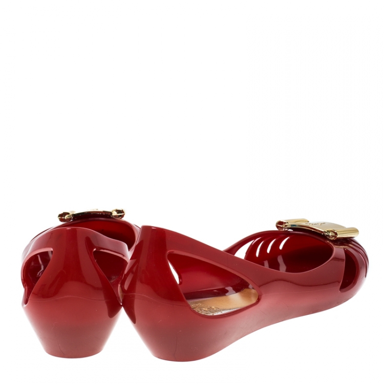 مملوكة مسبقًا Salvatore Ferragamo Red PVC Bermuda Ballet Flats Size 38.5