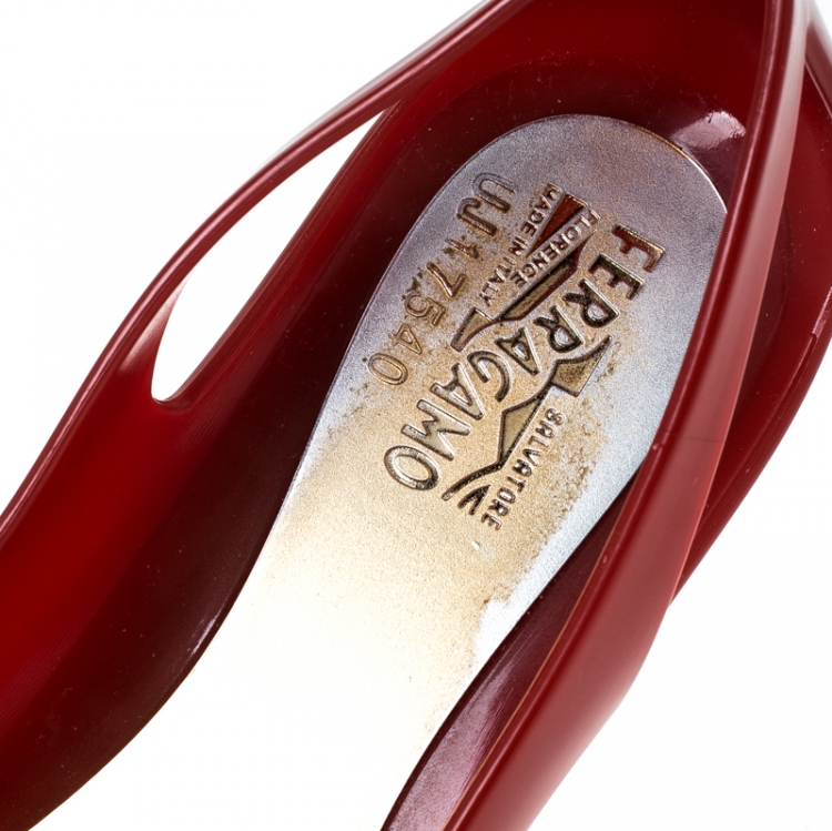 مملوكة مسبقًا Salvatore Ferragamo Red PVC Bermuda Ballet Flats Size 38.5