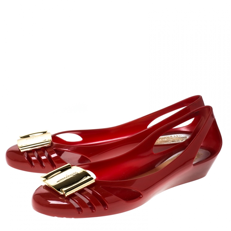 مملوكة مسبقًا Salvatore Ferragamo Red PVC Bermuda Ballet Flats Size 38.5