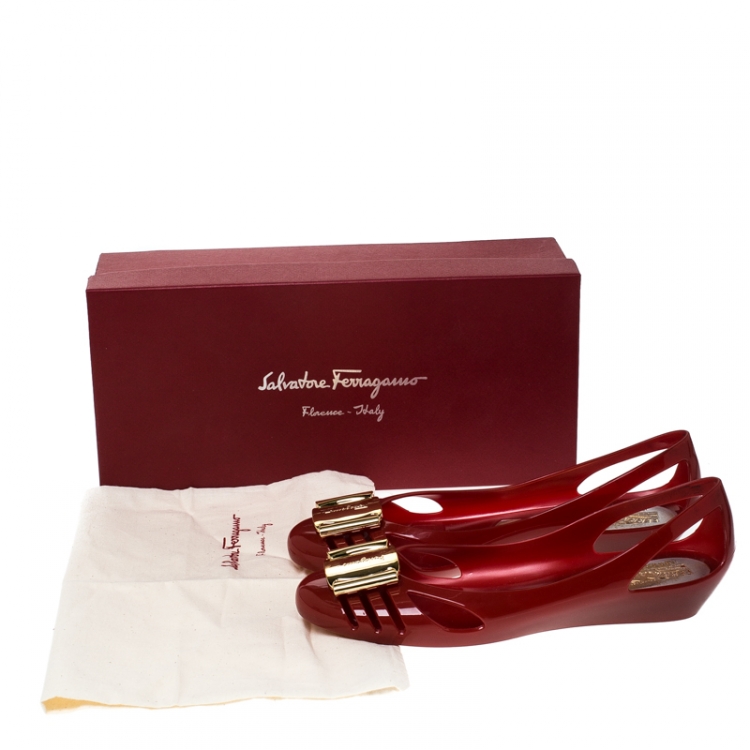 مملوكة مسبقًا Salvatore Ferragamo Red PVC Bermuda Ballet Flats Size 38.5