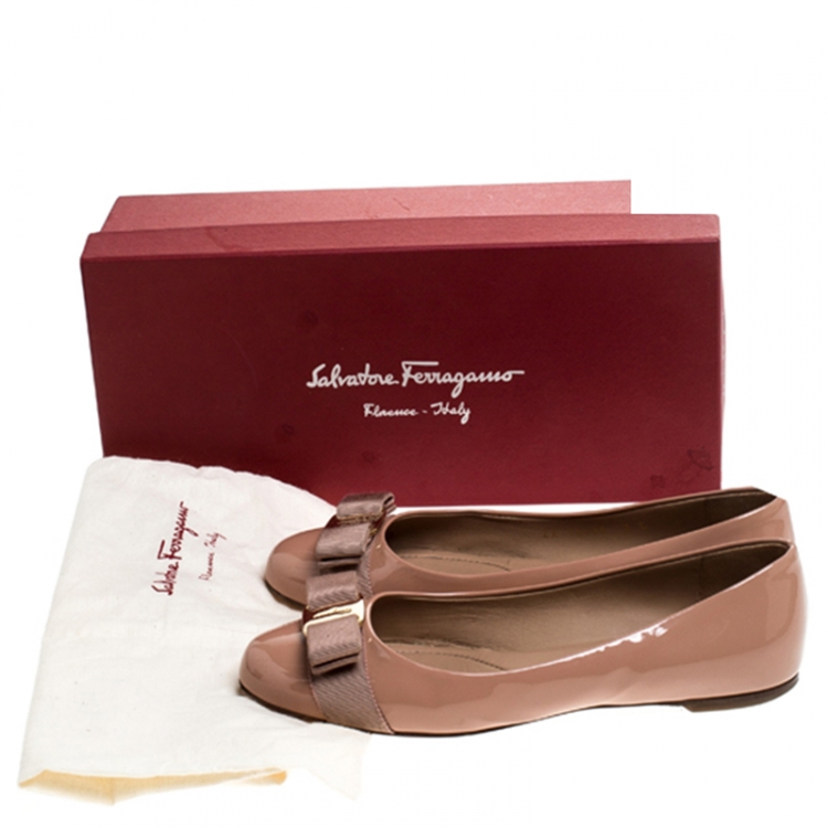 مملوكة مسبقًا Salvatore Ferragamo Beige Patent Leather Varina Ballet Flats Size 37.5 