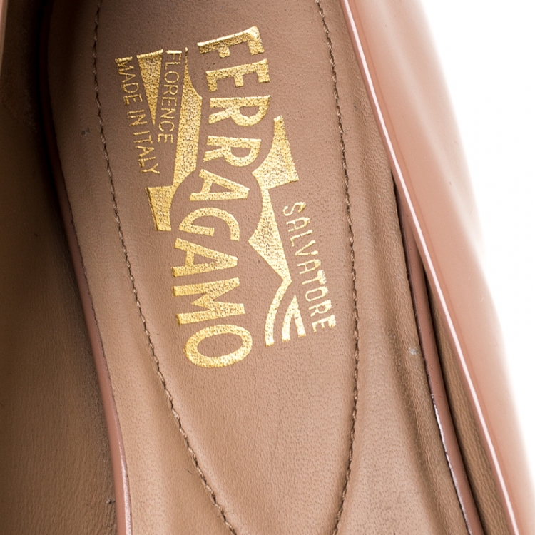 مملوكة مسبقًا Salvatore Ferragamo Beige Patent Leather Varina Ballet Flats Size 37.5 