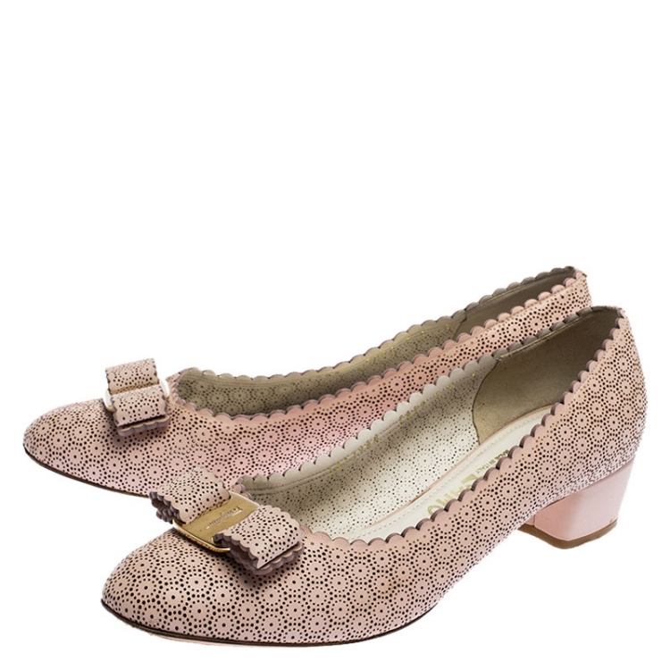 Pre Owned Salvatore Ferragamo Light Pink Perforated Leather Vara Bow Pumps Size 38