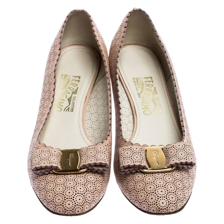 Pre Owned Salvatore Ferragamo Light Pink Perforated Leather Vara Bow Pumps Size 38