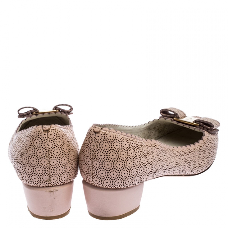 Pre Owned Salvatore Ferragamo Light Pink Perforated Leather Vara Bow Pumps Size 38