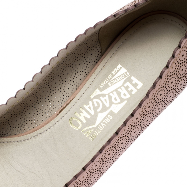 Pre Owned Salvatore Ferragamo Light Pink Perforated Leather Vara Bow Pumps Size 38