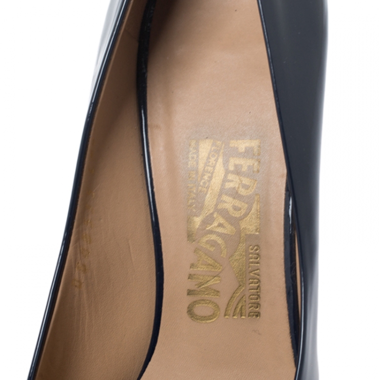 Pre Owned Salvatore Ferragamo Blue Patent Leather Vara Bow Round Toe Platform Pumps Size 38