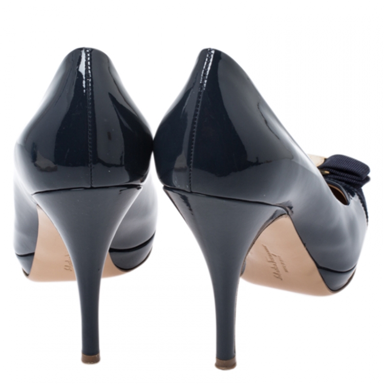 Pre Owned Salvatore Ferragamo Blue Patent Leather Vara Bow Round Toe Platform Pumps Size 38