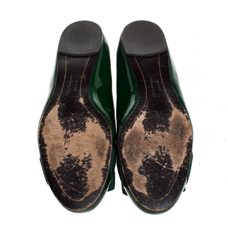 Pre Owned Salvatore Ferragamo Green Patent Leather Vara Bow Ballet Flats Size 40