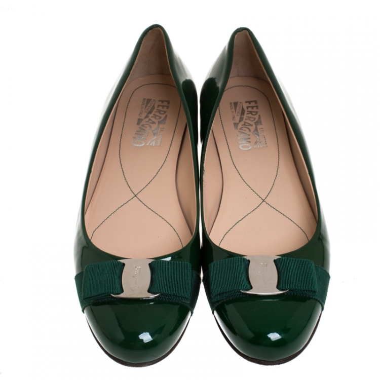 Pre Owned Salvatore Ferragamo Green Patent Leather Vara Bow Ballet Flats Size 40