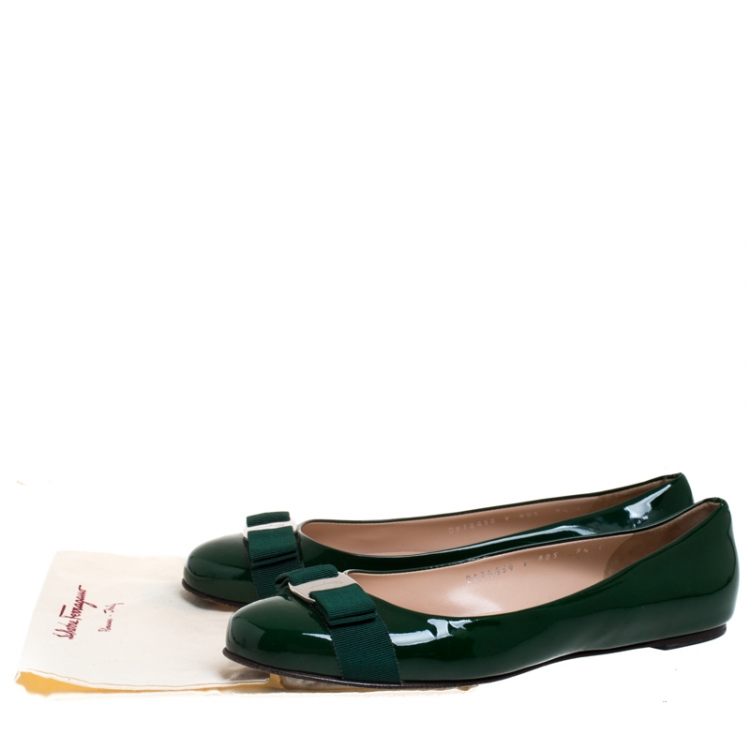 Pre Owned Salvatore Ferragamo Green Patent Leather Vara Bow Ballet Flats Size 40