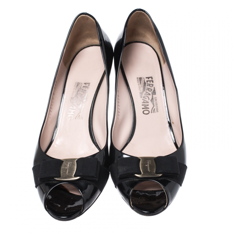 Pre Owned Salvatore Ferragamo Black Patent Leather Vara Bow Peep Toe Pumps Size 40.5