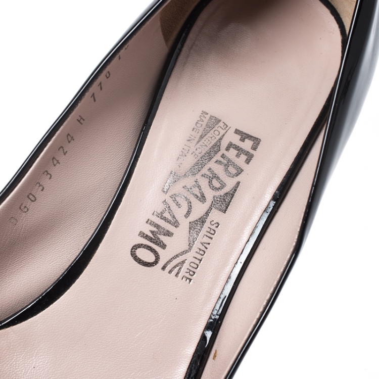 Pre Owned Salvatore Ferragamo Black Patent Leather Vara Bow Peep Toe Pumps Size 40.5