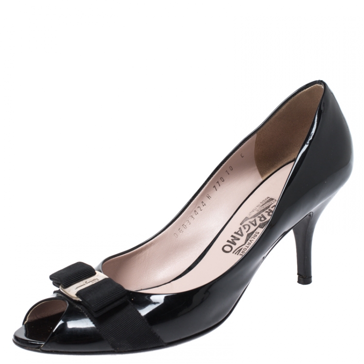 Pre Owned Salvatore Ferragamo Black Patent Leather Vara Bow Peep Toe Pumps Size 40.5