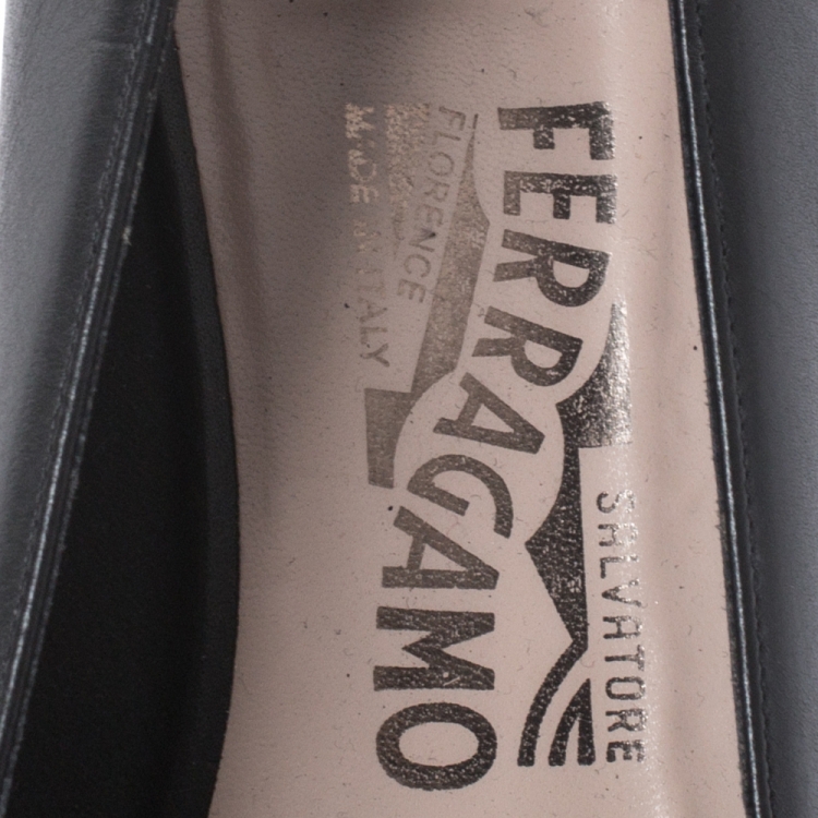 Pre Owned Salvatore Ferragamo Black Leather Vara Bow Pumps Size 39.5