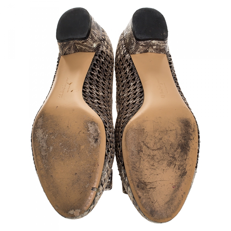 Pre Owned Salvatore Ferragamo Beige/Black Lasercut Lizard Vara Bow Pumps Size 40