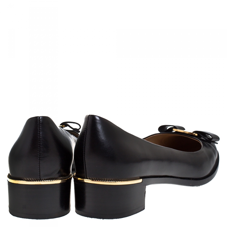 Pre Owned Salvatore Ferragamo Black Leather Vara Bow Pumps Size 39.5