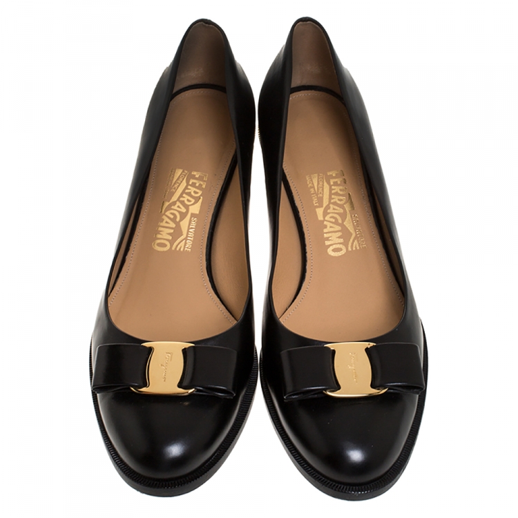 Pre Owned Salvatore Ferragamo Black Leather Vara Bow Pumps Size 39.5