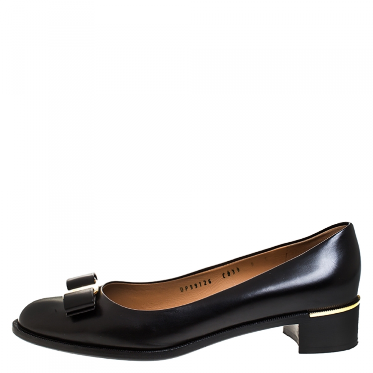 Pre Owned Salvatore Ferragamo Black Leather Vara Bow Pumps Size 39.5