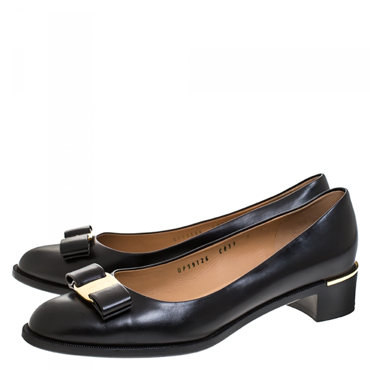 Pre Owned Salvatore Ferragamo Black Leather Vara Bow Pumps Size 39.5