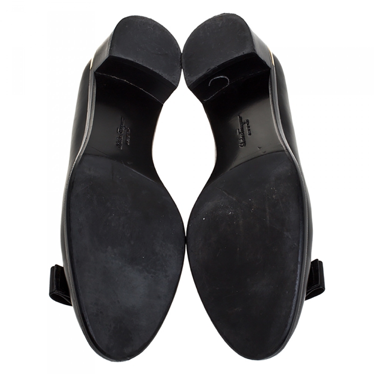 Pre Owned Salvatore Ferragamo Black Leather Vara Bow Pumps Size 39.5