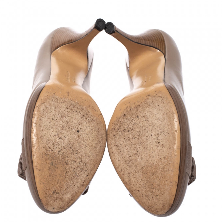 Pre Owned Salvatore Ferragamo Grey Leather Vara Bow Round Toe Platform Pumps Size 36