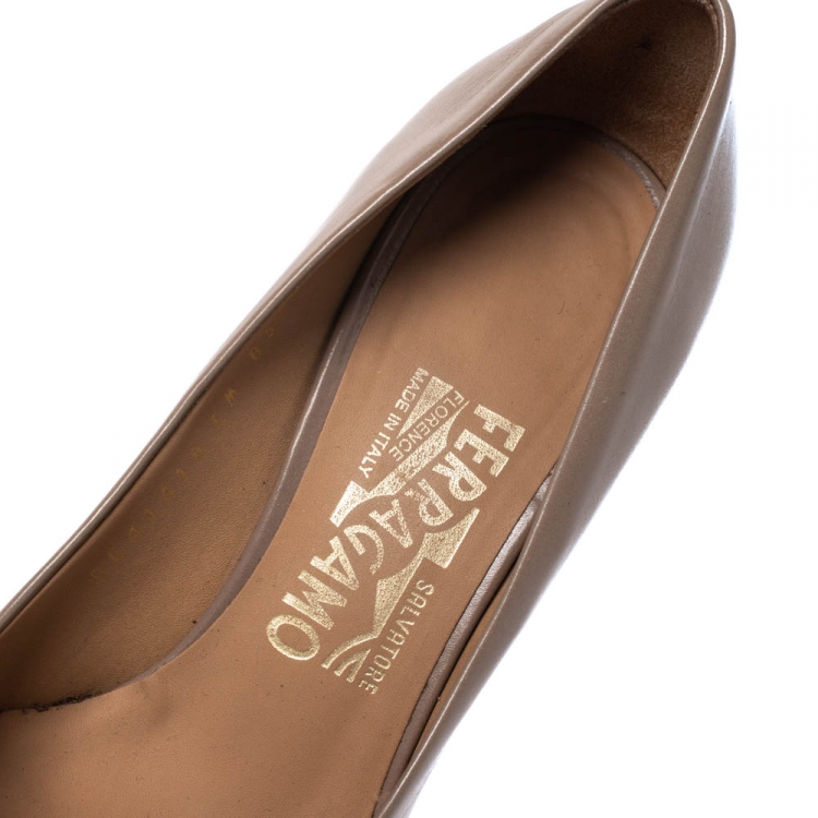 Pre Owned Salvatore Ferragamo Grey Leather Vara Bow Round Toe Platform Pumps Size 36